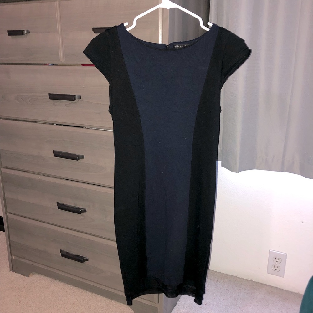 Alice + Olivia Employed Navy and Black Built-In Slip Size 4